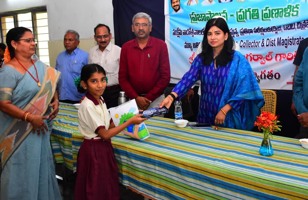 విద్యార్థుల్లో సృజనాత్మక వెలికితీతకే పోటీలు  పకడ్బందీగా సంక్షేమ వారోత్సవాలు అమలు  జిల్లా కలెక్టర్ గరిమ అగ్రవాల్